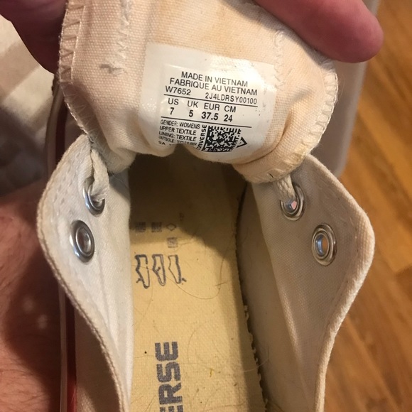 White converse sneakers used ,  in good condition - Picture 5 of 6